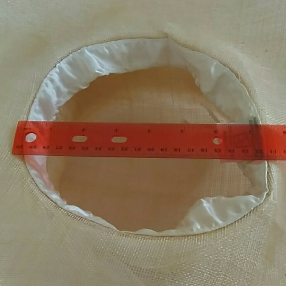 Ivory Satin and Straw Hat - the essence of femininity - Picture 5 of 8